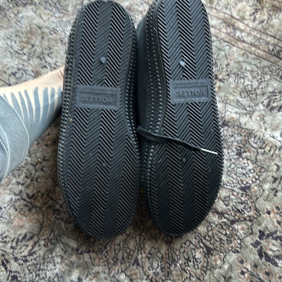 NWT volley shoes from Australia. - Picture 4 of 10